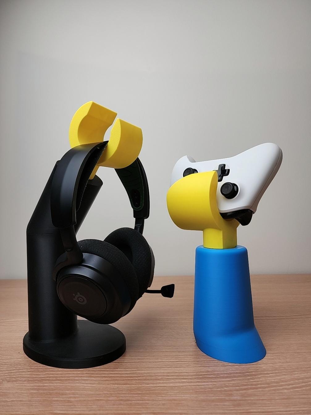 Minifig-Inspired Headphone & Controller Stand Bundle – Save 20%